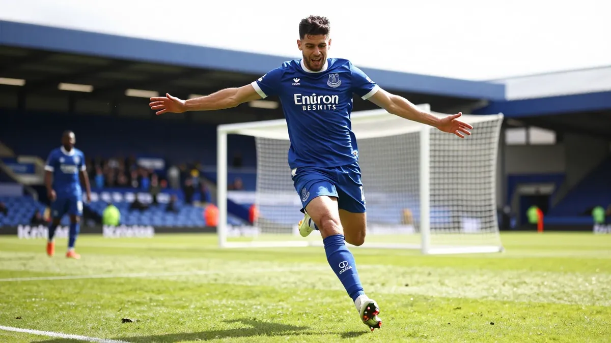Thierno Barry's early goal was enough for Everton to secure a narrow Premier League win over ten-man Ipswich Town, moving...