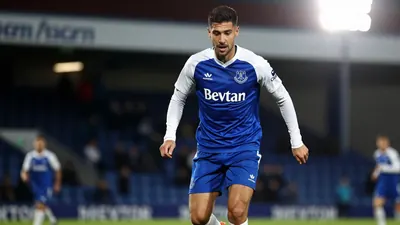 Everton Gives Tom Davies Training Chance Amid New Club Search