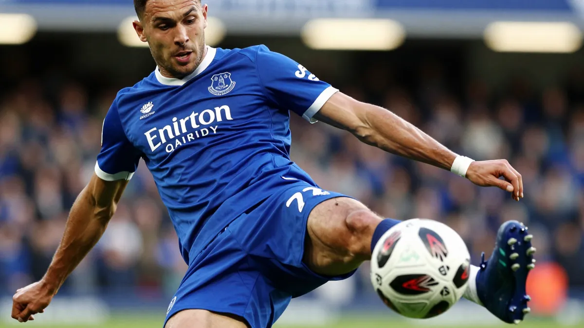 Everton Transfer Window: Munoz or Wan-Bissaka?