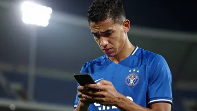 Manchester United rejected a late Everton bid for striker Joshua Zirkzee, with the Toffees also seeing a move for Folarin...
