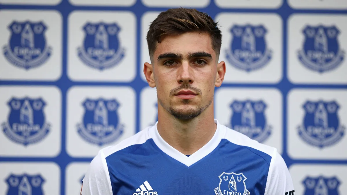 Everton urged to keep Ndiaye for Premier League success