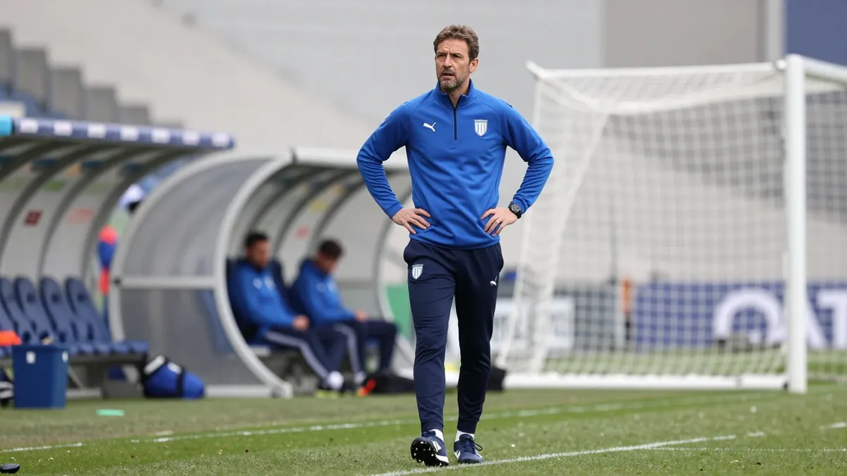 Everton manager David Moyes' contract situation is unresolved, with a former ally noting the potential appeal of a return...