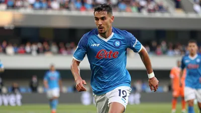 Everton chase Benfica star Rios as Napoli leads race